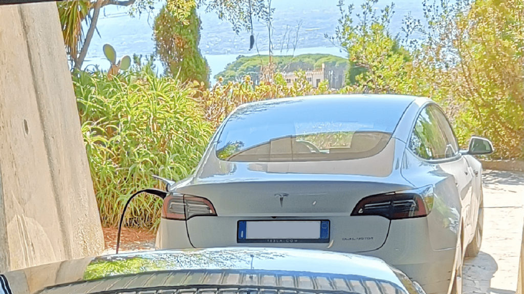 Tesla Model 3 Ricarica